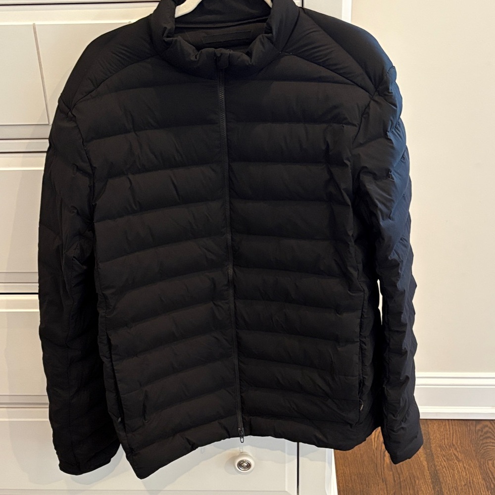 lululemon athletica Men's Sleek Black Puffer Jacket